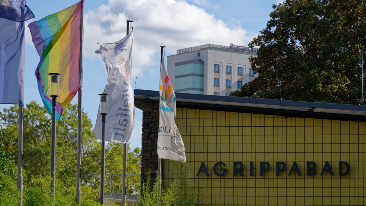 Mutmaßlicher sexueller Übergriff in einem Kölner Bad: Das mutmaßliche Opfer konnte sich aus der Situation befreien und Hilfe holen. - Foto: Henning Kaiser/dpa