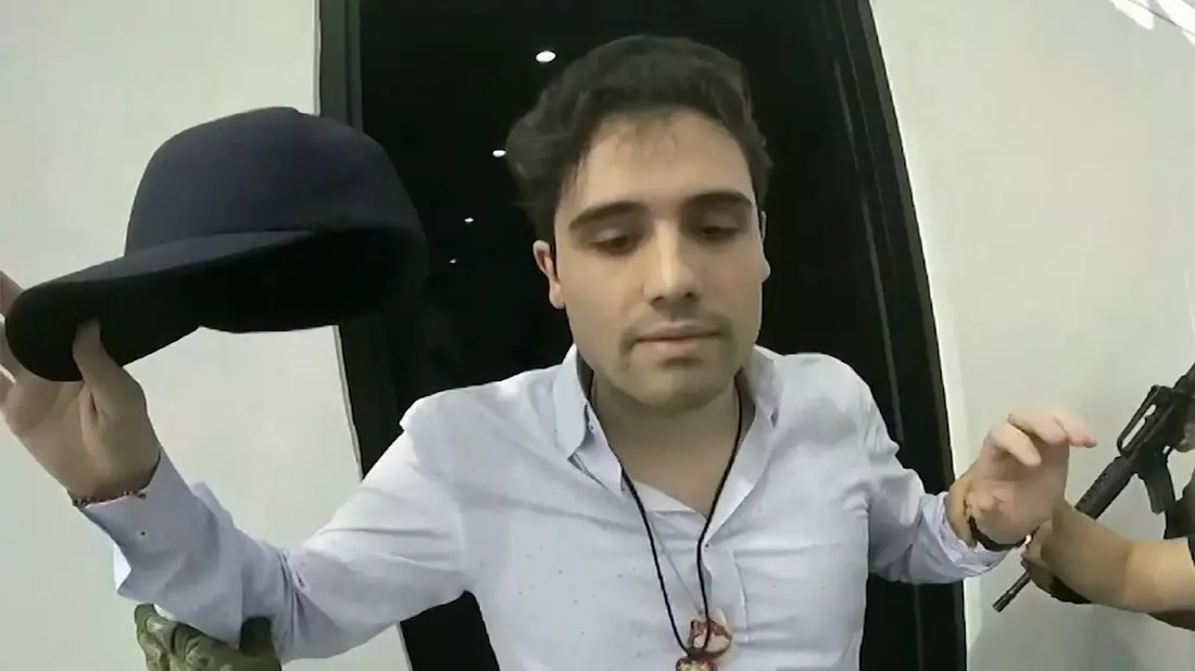 Dieses von der mexikanischen Regierung zur Verfügung gestellte Videostandbild zeigt Ovidio Guzman Lopez bei seiner Festnahme (Archivbild). - Bild: Uncredited/CEPROPIE/AP/dpa