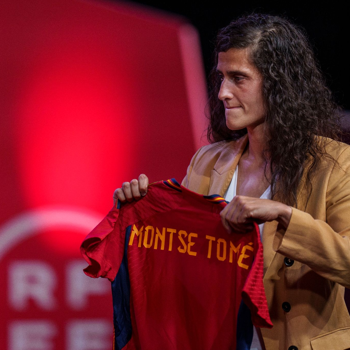 Montse Tomé ist neue Trainerin der spanischen Frauen-Nationalmannschaft. - Foto: Manu Fernandez/AP/dpa