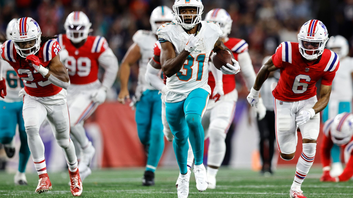 Running Back Raheem Mostert von den Miami Dolphins läuft den New England Patriots zu einem Touchdown davon. - Foto: Michael Dwyer/AP