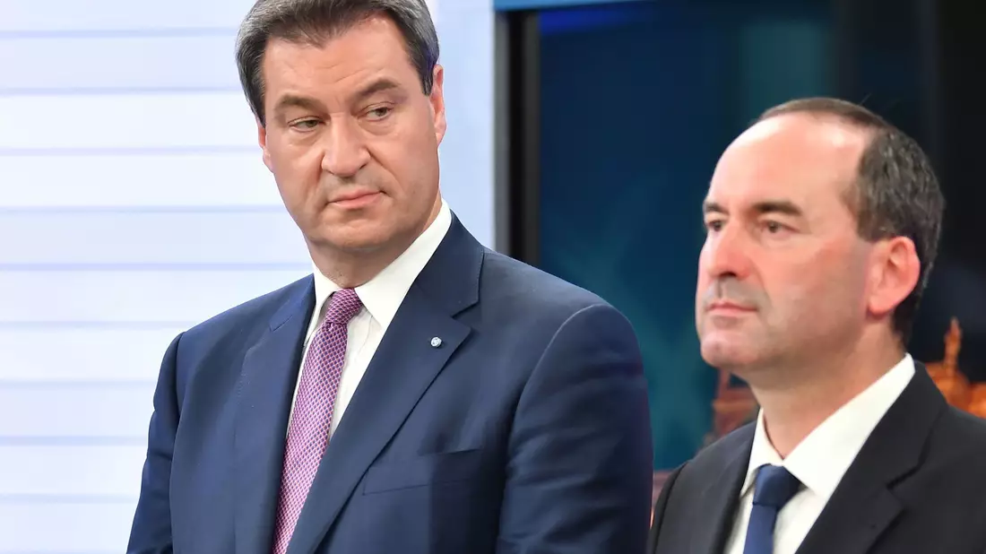 Bayerns Ministerpräsident Markus Söder und sein Vize Hubert Aiwanger. - Bild: Lukas Barth-Tuttas/epa-pool/dpa