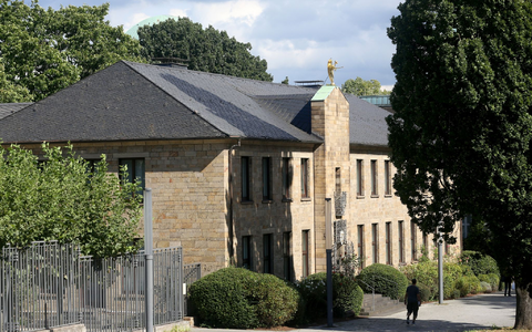 Der Bischofssitz am Essener Dom. - Foto: Roland Weihrauch/dpa