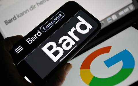 Der Google-Chatbot Bard soll falsche Fakten in den Antworten des KI-Systems erkennen können. - Foto: Arne Dedert/dpa