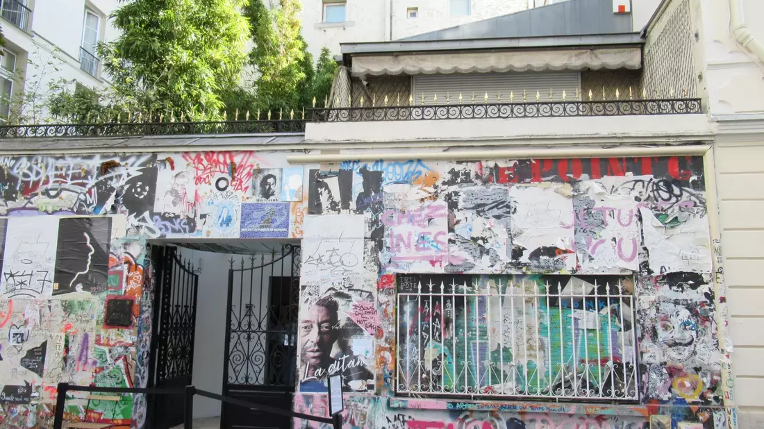 Das Haus, in dem der französische Musiker Serge Gainsbourg lebte. - Bild: Sabine Glaubitz/dpa