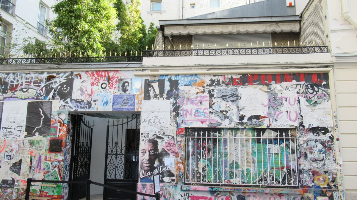 Das Haus, in dem der französische Musiker Serge Gainsbourg lebte. - Foto: Sabine Glaubitz/dpa