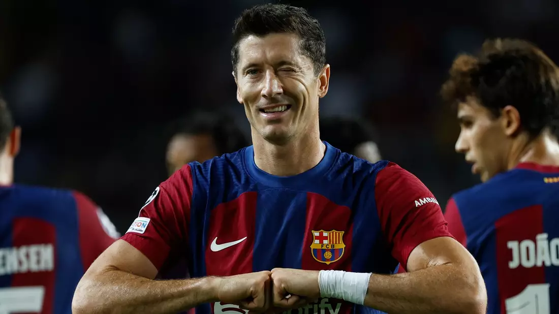 Barcelonas Robert Lewandowski feiert seinen Treffer. - Bild: Joan Monfort/AP/dpa