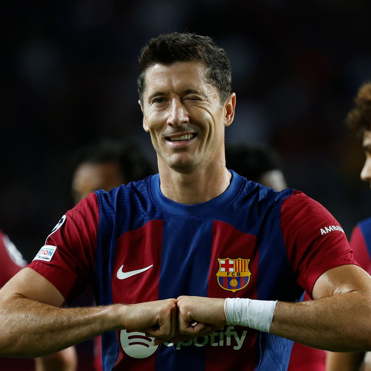 Barcelonas Robert Lewandowski feiert seinen Treffer. - Foto: Joan Monfort/AP/dpa