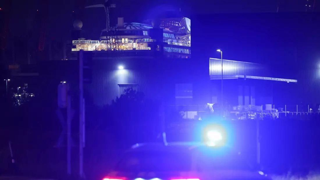 Eine 1000-Pfund-Bombe englischer Bauart aus dem Zweiten Weltkrieg ist bei Baggerarbeiten im Hamburger Hafen gefunden worden. - Bild: Bodo Marks/dpa