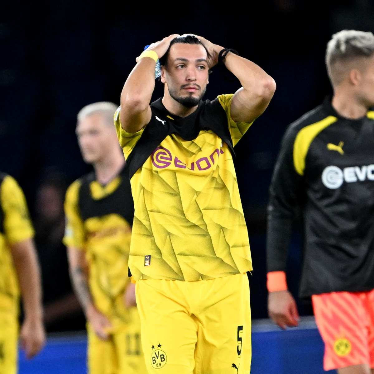 Die Dortmunder Spieler haben den Champions-League-Start in Paris verpatzt. - Foto: Federico Gambarini/dpa