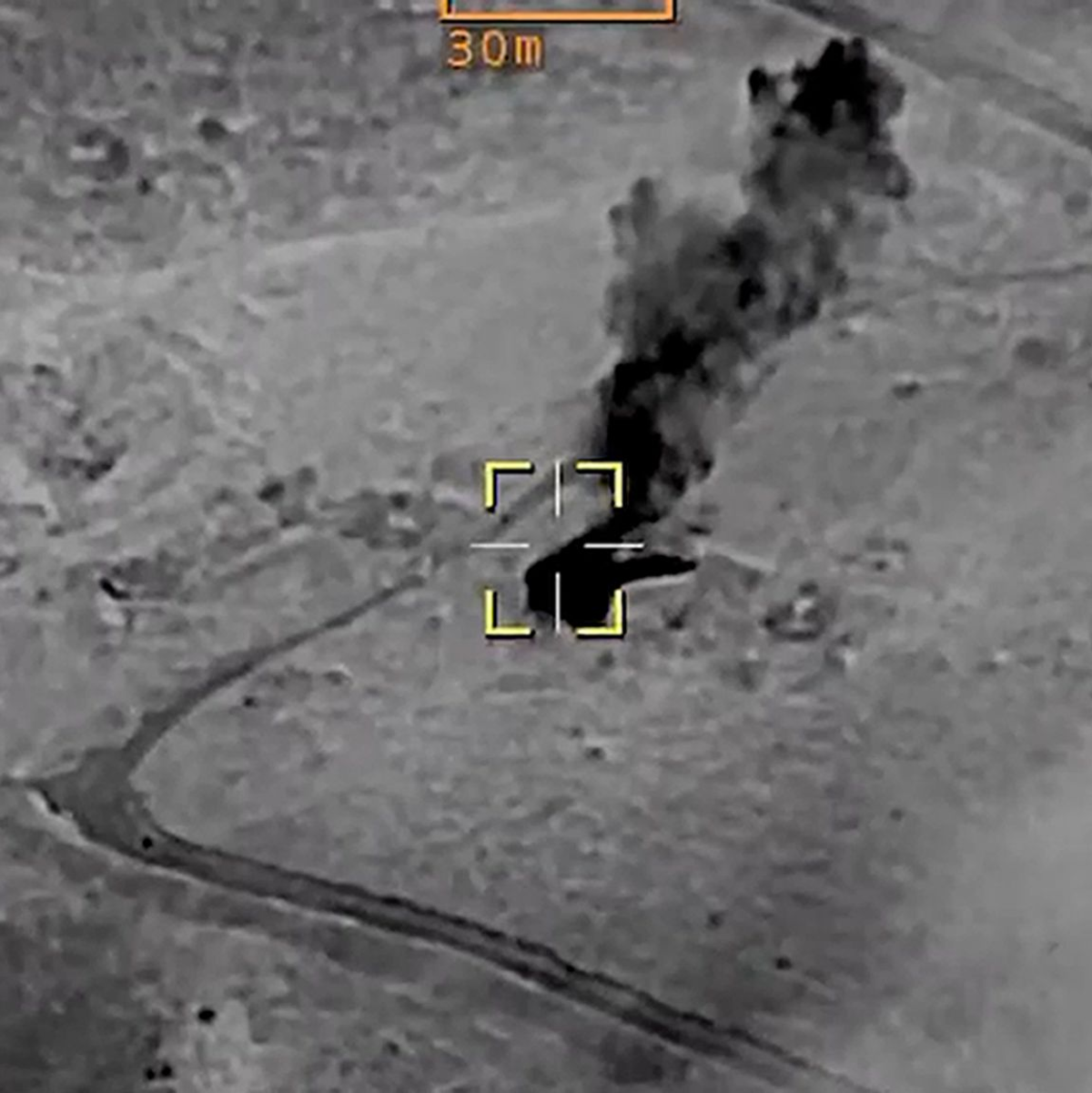 Videostandbild des aserbaidschanischen Verteidigungsministeriums. Hier sollen armenischen Streitkräfte angegriffen worden sein. - Foto: Uncredited/Defense Ministry of Azerbaijan/AP/dpa