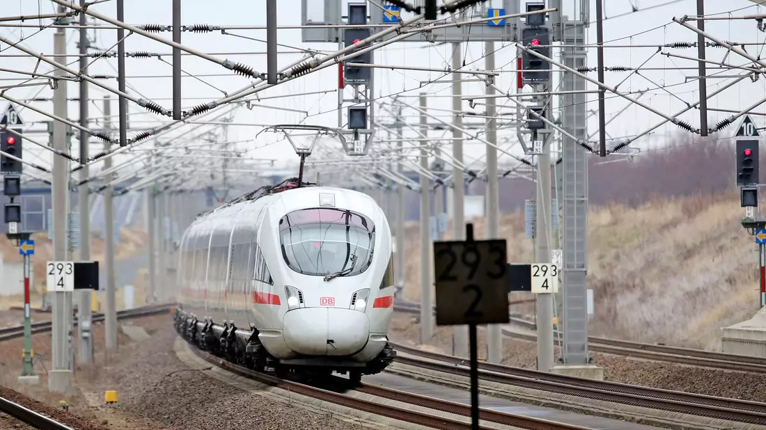 Nach Angaben der Bahn könnte ein Neubau die Fahrtzeit zwischen Hamburg und Hannover auf 59 Minuten reduzieren - etwa eine Viertelstunde weniger als jetzt. - Bild: Jan Woitas/dpa-Zentralbild/dpa