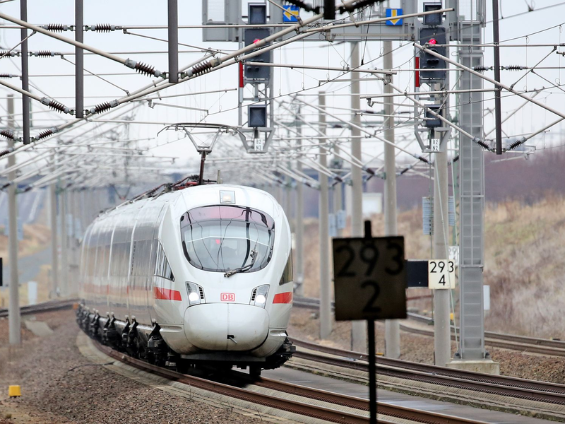 Nach Angaben der Bahn könnte ein Neubau die Fahrtzeit zwischen Hamburg und Hannover auf 59 Minuten reduzieren - etwa eine Viertelstunde weniger als jetzt. - Foto: Jan Woitas/dpa-Zentralbild/dpa