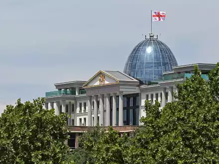 Der Präsidentenpalast in der georgischen Hauptstadt. - Foto: Jan Woitas/dpa