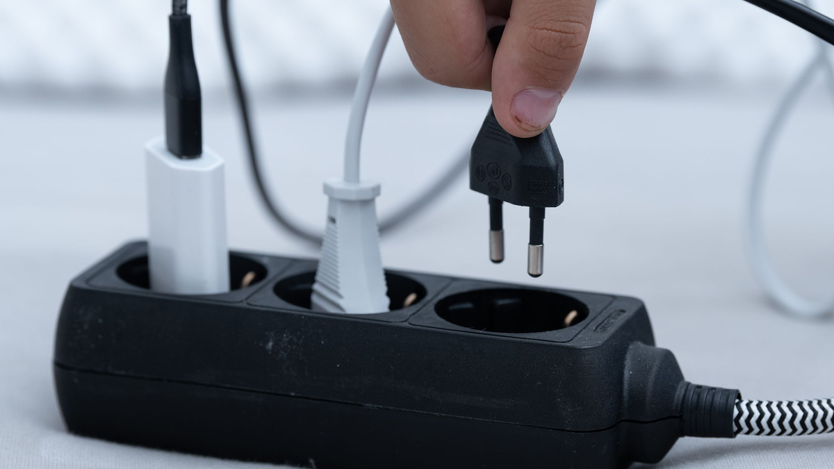 Bei der Strompreisbremse wird der Preis für einen Großteil des Verbrauchs der Privathaushalte gedeckelt. - Foto: Swen Pförtner/dpa