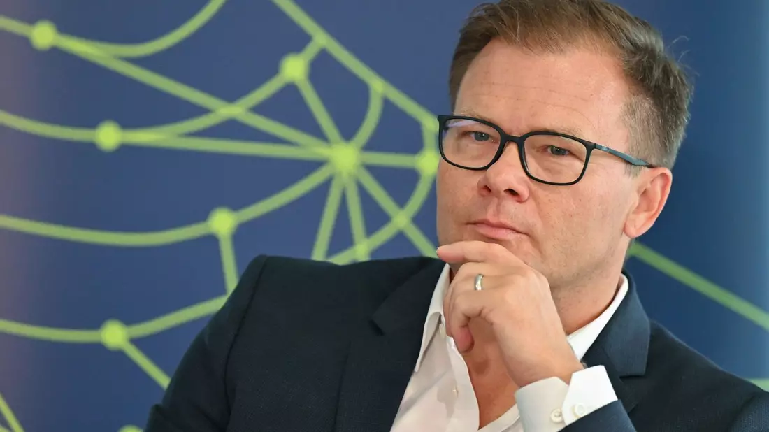 Der Ostbeauftragte der Bundesregierung, Carsten Schneider, beobachtet die Entwicklung der Eliten aus dem Osten. - Bild: Patrick Pleul/dpa