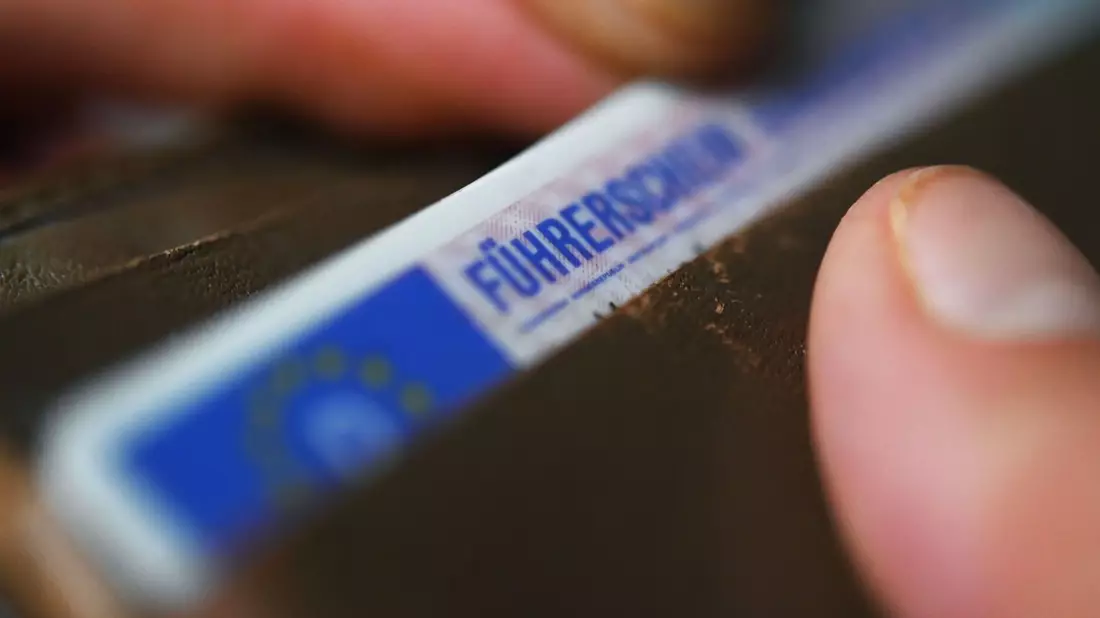 Die EU-Staaten positionieren sich im Streit um neue Führerscheinregeln. - Bild: Marijan Murat/dpa