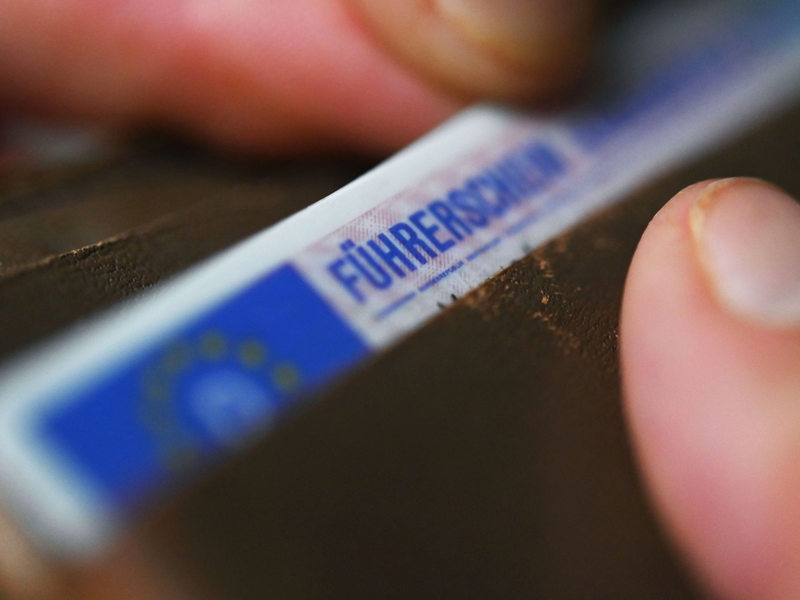 Die EU-Staaten positionieren sich im Streit um neue Führerscheinregeln. - Foto: Marijan Murat/dpa