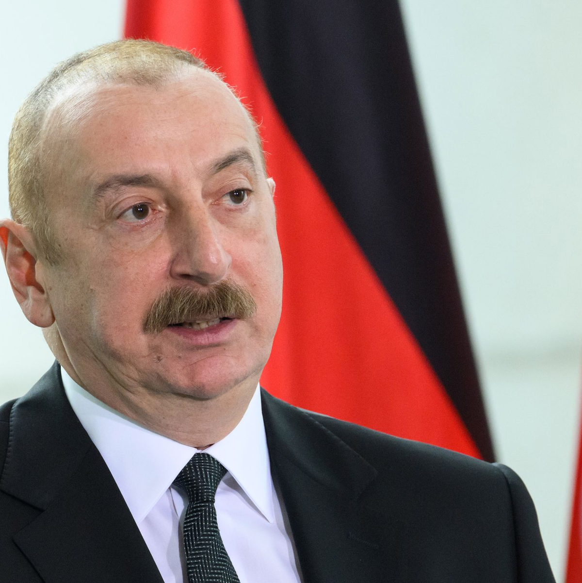 Der aserbaidschanische Präsident Ilham Aliyev hat den Einsatz seiner Truppen gegen das von Armeniern bewohnte Gebiet Berg-Karabach für beendet erklärt. - Foto: Bernd von Jutrczenka/dpa