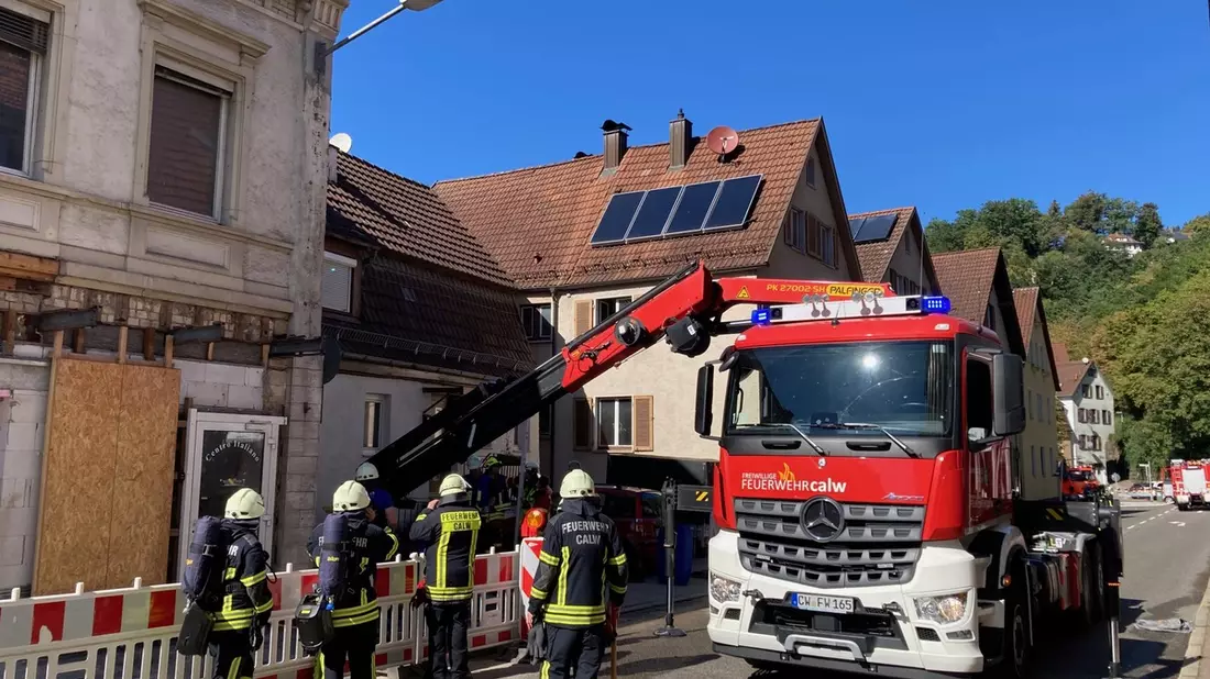 FW-NE: Dachstuhlbrand auf der Erftstraße | Keine Verletzten - Bild: presseportal.de