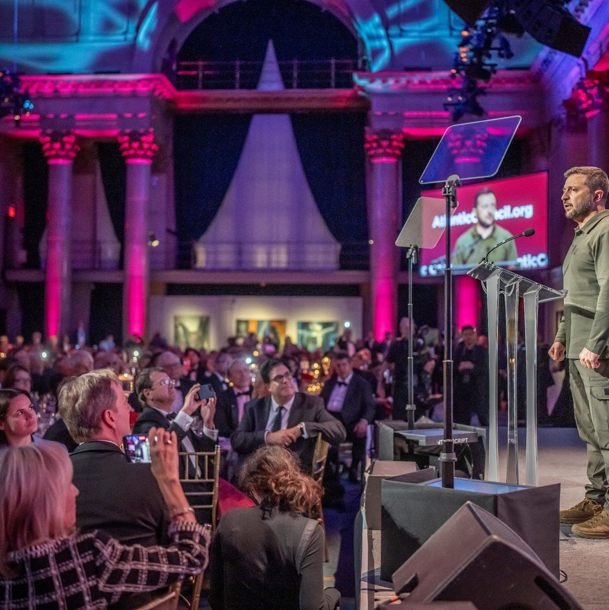 Wolodymyr Selenskyj nimmt in New York den Global Citizen Awards entgegen. - Foto: Michael Kappeler/dpa