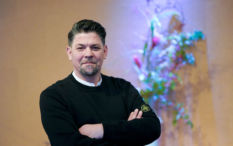 Der Gastronom und Fernsehkoch Tim Mälzer fordert einen weiterhin vergünstigten Mehrwertsteuersatz in Restaurants. - Foto: Marcus Brandt/dpa