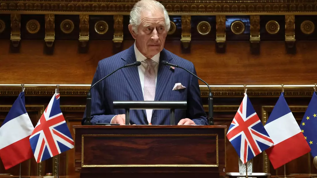 König Charles III. erinnert im französischen Senat an die Freundschaft zwischen Frankreich und Großbritannien. - Bild: Emmanuel Dunand/AFP Pool/AP/dpa