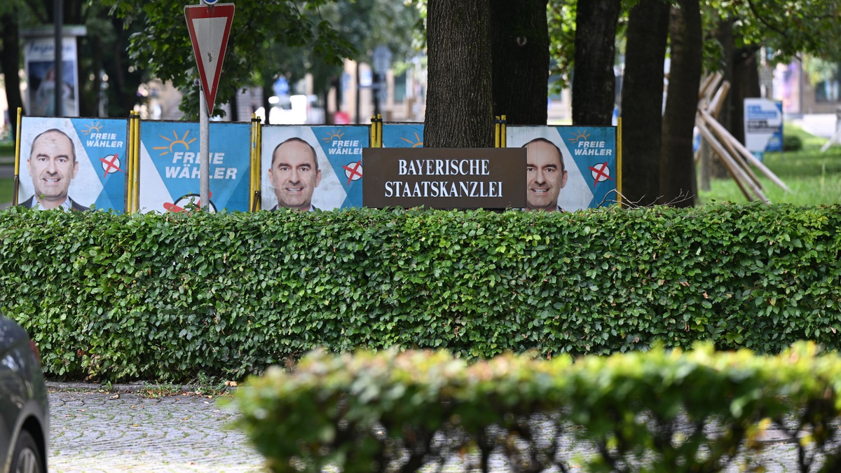 Nach der Flugblatt-Affäre um Chef Hubert Aiwanger lagen die Freien Wähler in Umfragen  zuletzt auf einem Rekordhoch. - Foto: Sven Hoppe/dpa