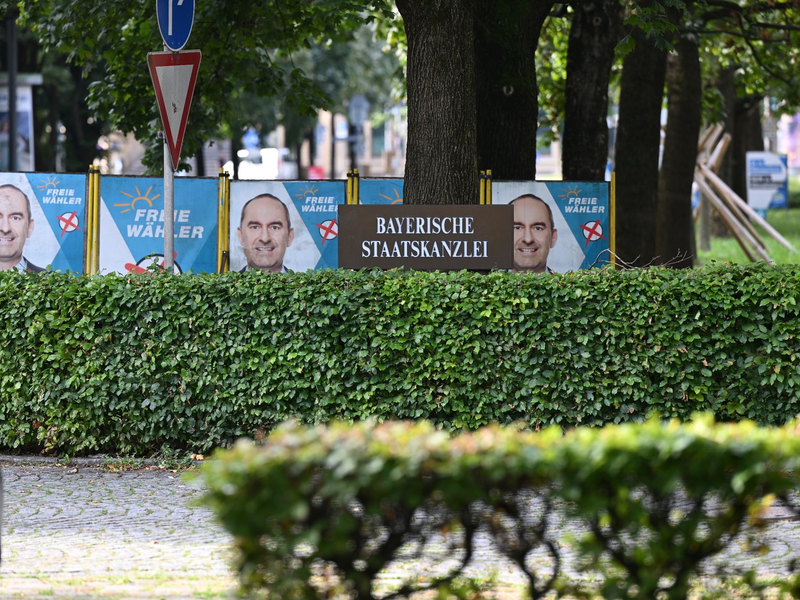 Nach der Flugblatt-Affäre um Chef Hubert Aiwanger lagen die Freien Wähler in Umfragen  zuletzt auf einem Rekordhoch. - Foto: Sven Hoppe/dpa