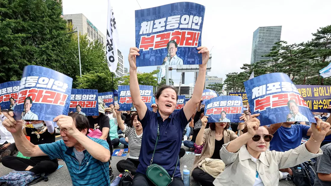 Anhänger von Lee Jae Myung in Seoul. - Bild: Suh Dae-yeon/Yonhap/AP/dpa