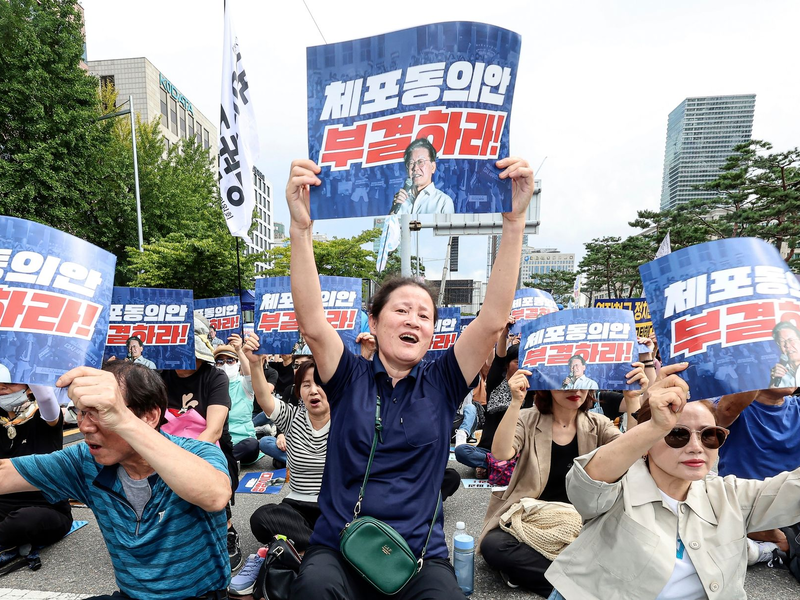 Anhänger von Lee Jae Myung in Seoul. - Foto: Suh Dae-yeon/Yonhap/AP/dpa
