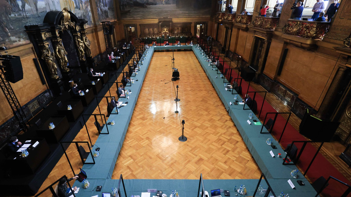 Blick auf die erste Sitzung des Parlamentarischen Untersuchungsausschuss der Hamburgischen Bürgerschaft zum Cum-Ex-Skandal. - Foto: Christian Charisius/dpa