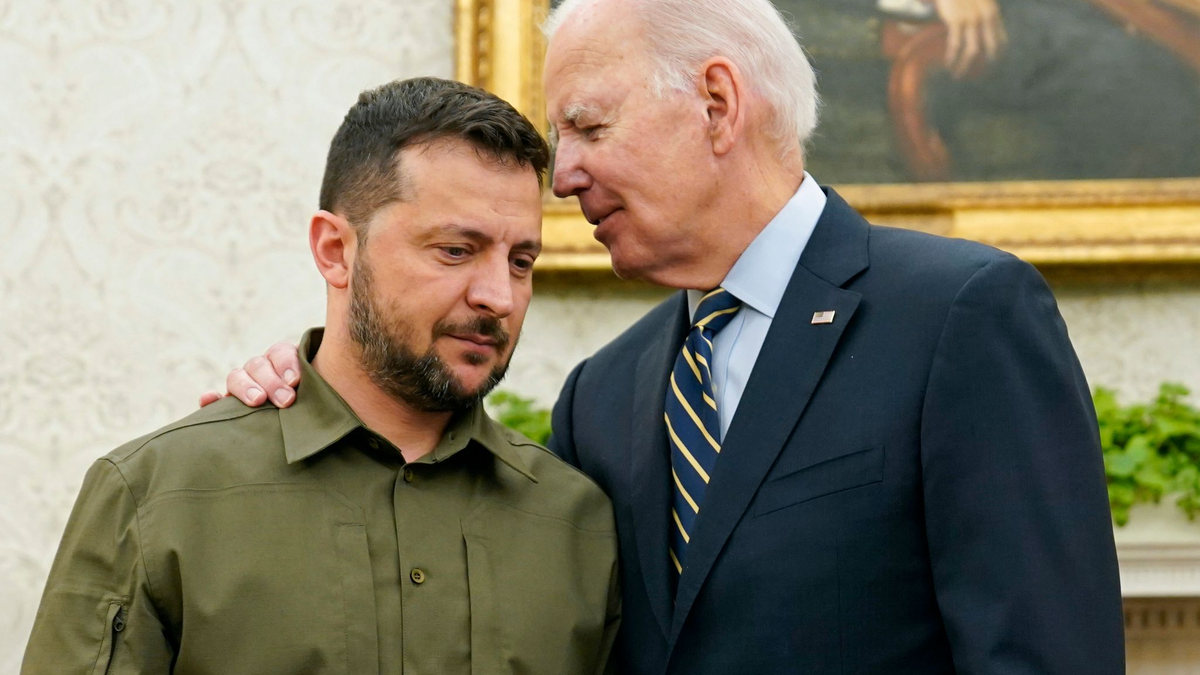 Dankt für die Untersützung an «allen 575 Tagen» des Krieges: Wolodymyr Selenskyj zu Besuch bei Joe Biden. - Foto: Evan Vucci/AP/dpa