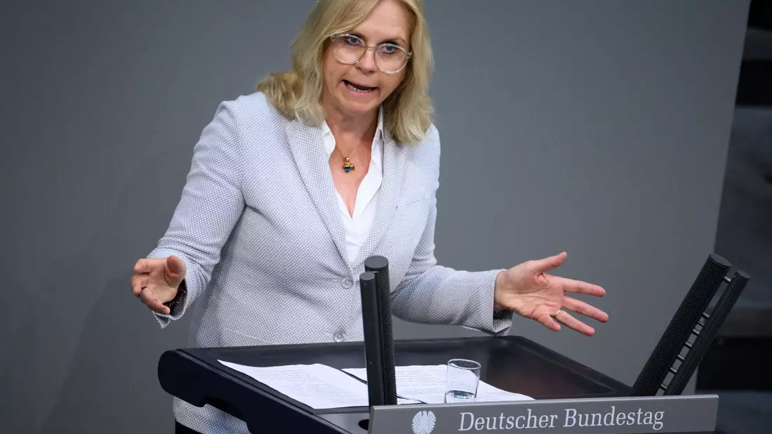 Laut CSU-Innenexpertin Andrea Lindholz soll Kanzler Olaf Scholz das Thema Migration zur Chefsache machen. - Bild: Bernd von Jutrczenka/dpa