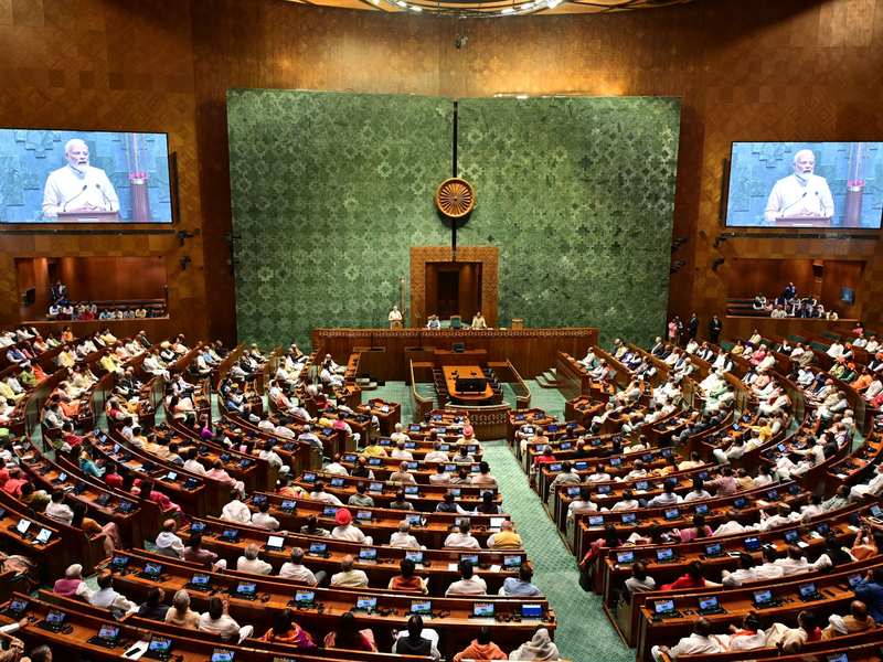 Indiens Premierminister Narendra Modi spricht im Parlament in Neu Delhi. - Foto: Uncredited/AP/dpa
