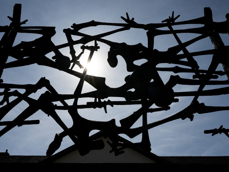 Das internationale Mahnmal in der KZ-Gedenkstätte Dachau. Dort gibt es immer mehr Fälle von Vandalismus und anderen Angriffen. - Foto: Sven Hoppe/dpa