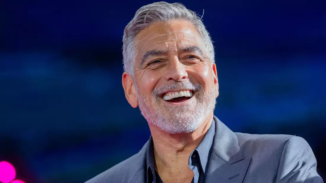 Hollywood-Star Clooney tut nach eigenen Angaben viel, um privat zu bleiben. (Archivbild) - Bild: Rolf Vennenbernd/dpa