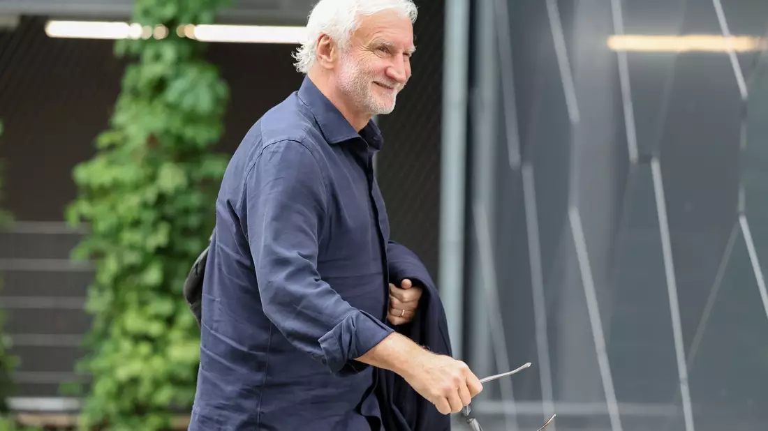 DFB-Sportdirektor Rudi Völler gibt zu, dass sein Job als Interims-Teamchef anstrengend war. - Bild: Jörg Halisch/dpa