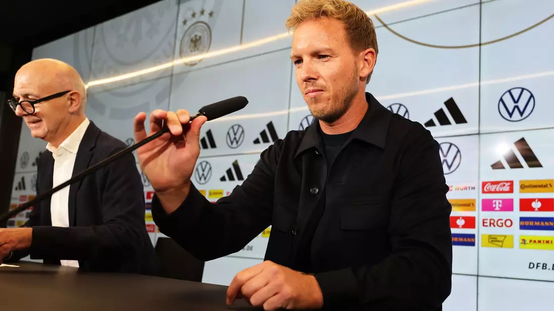 Julian Nagelsmann (M) ist der neue Bundestrainer der deutschen Fußball-Nationalmannschaft. - Bild: Jörg Halisch/dpa