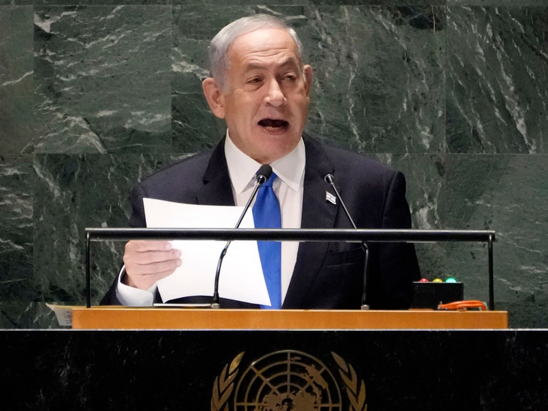 Israels Premierminister Benjamin Netanjahu spricht vor der Vollversammlung der Vereinten Nationen in New York. - Foto: Richard Drew/AP/dpa
