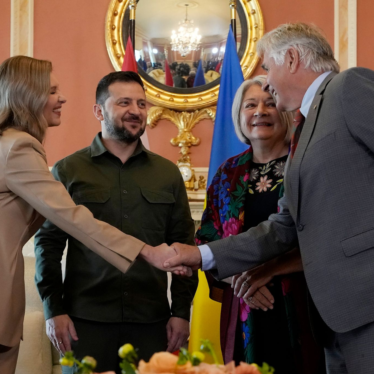 Wolodymyr Selenskyj, Präsident der Ukraine, und seine Frau Olena Selenska treffen Kanadas Generalgouverneurin Mary Simon und ihren Ehemann Whit Fraser. - Foto: Adrian Wyld/The Canadian Press/AP/dpa