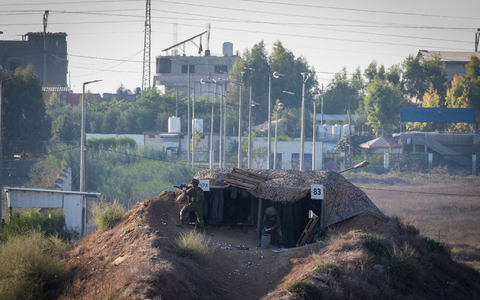 Israel setzt die Angriffe auf den Gazastreifen fort. - Foto: Ilia Yefimovich/dpa