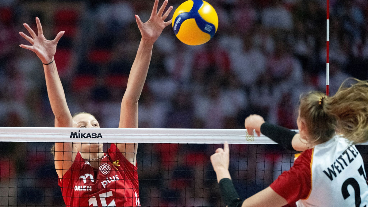 Die DVV-Frauen um Camilla Weitzel (r) verpassten gegen Polen einen wichtigen Sieg. - Foto: Grzegorz Michalowski/PAP/dpa