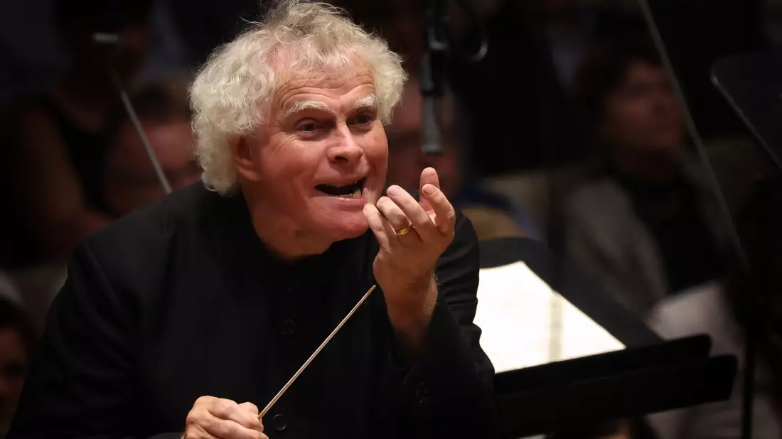 Sir Simon Rattle ist neuer Chefdirigent des Symphonieorchesters des Bayerischen Rundfunks. - Bild: Karl-Josef Hildenbrand/dpa