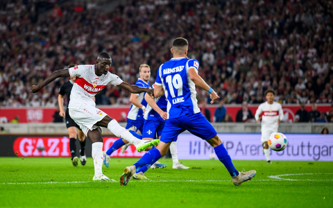 Stuttgarts Serhou Guirassy (l) erzielte beim Sieg gegen Darmstadt seine Saisontore neun und zehn. - Foto: Tom Weller/dpa Stuttgarts Serhou Guirassy (l) erzielte beim Sieg gegen Darmstadt seine Saisontore neun und zehn. - Foto: Tom Weller/dpa