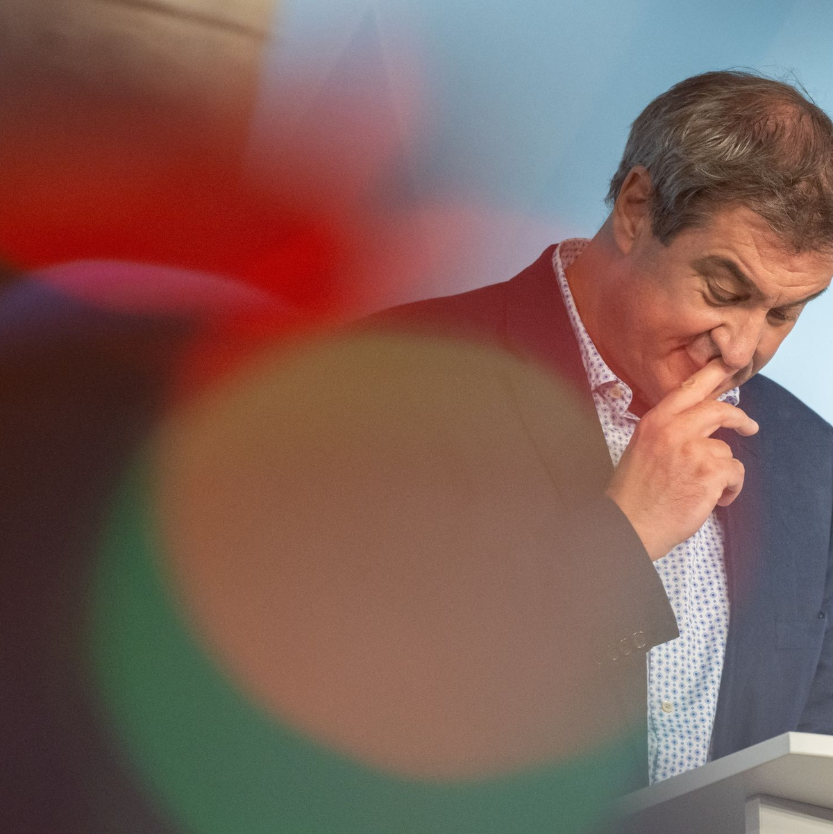 Ministerpräsident Söders Botschaft für den Umgang mit Drohnen ist klar: Abschießen statt Abwarten.  - Foto: Peter Kneffel/dpa