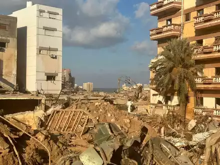 Nach der verheerenden Flutkatastrophe in Libyen zeichnet sich ein Bild der Zerstörung ab. - Foto: ---/MFS/dpa