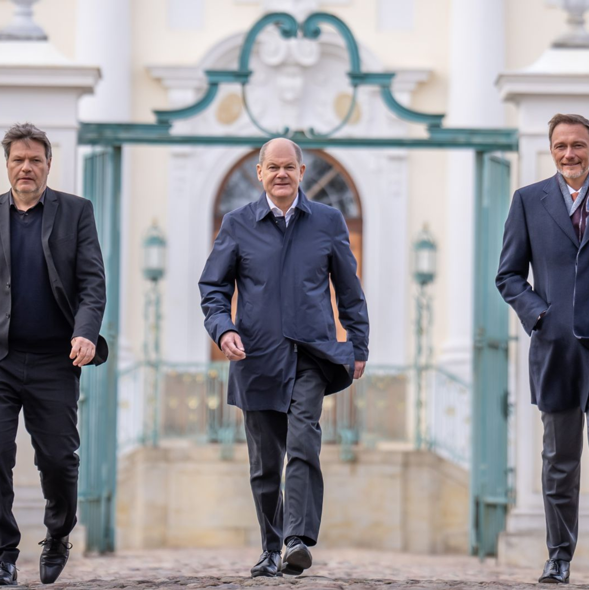 Erstes Bündnis von SPD, Grünen und FDP auf Bundesebene: Die erste Hälfte der Legislaturperiode der Ampel-Koalition ist vorbei. - Foto: Michael Kappeler/dpa