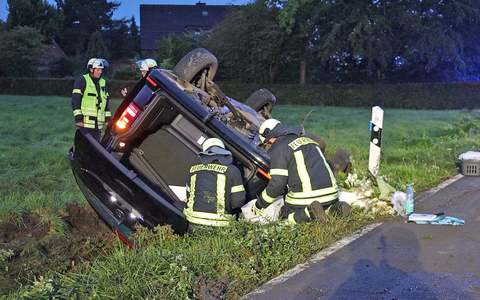 Ein Brautpaar und fünf Hochzeitsgäste sind bei einem Unfall im Landkreis Osnabrück verletzt worden. - Foto: ---/Nord-West-Media TV/dpa Ein Brautpaar und fünf Hochzeitsgäste sind bei einem Unfall im Landkreis Osnabrück verletzt worden. - Foto: ---/Nord-West-Media TV/dpa