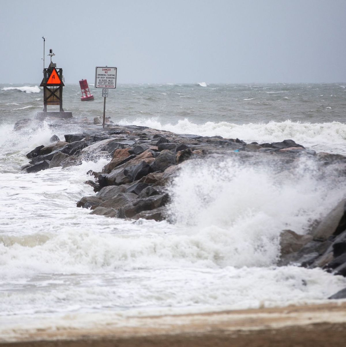 Der Tropensturm «Ophelia» soll den US-Bundesstaat Virginia später am Samstag erreichen. - Foto: Kendall Warner/The Virginian-Pilot/AP/dpa