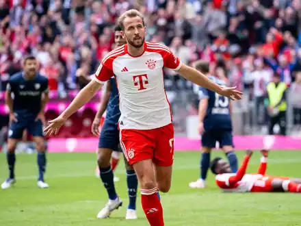 Missglückte XXL-Rotation: Bayern-Trainer Vincent Kompany in Aktion gegen Bochum. - Foto: Sven Hoppe/dpa